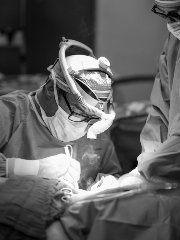 Dr-Stile-Operating-Las-Vegas-Gynecomastia-Center - Dr. Stile Reviews Dr-Stile-Operating-Las-Vegas-Gynecomastia-Center